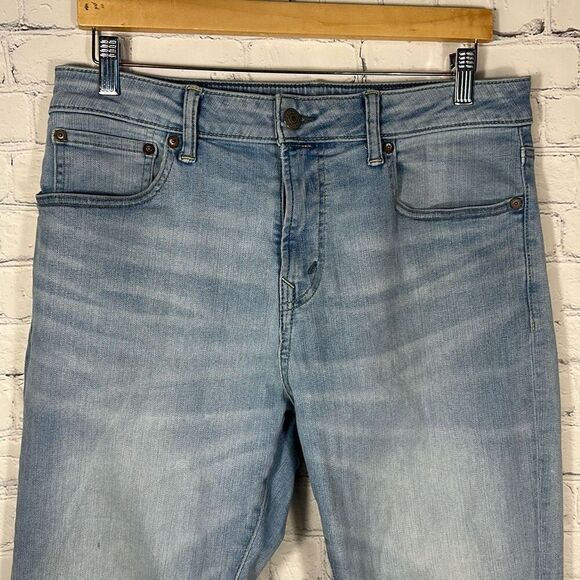 American Eagle Athletic Jeans Mens 33 x 32 Light Wash Next Level Flex Stretch - Picture 2 of 12